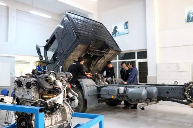 Yerli otomobilin teknikerleri Sivas'ta yetişiyor Yerli otomobilin teknikerleri Sivas'ta yetişiyor