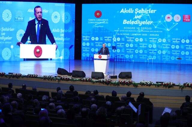 Mansur Yavaş ve Tunç Soyer'in, Cumhurbaşkanı Erdoğan'ı alkışlamaması dikkat çekti Mansur Yavaş ve Tunç Soyer'in, Cumhurbaşkanı Erdoğan'ı alkışlamaması dikkat çekti