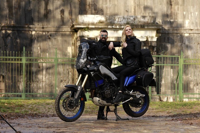Ünlü oyuncu Wilma Elles'ten motosiklette güvenli sürüş uyarısı
