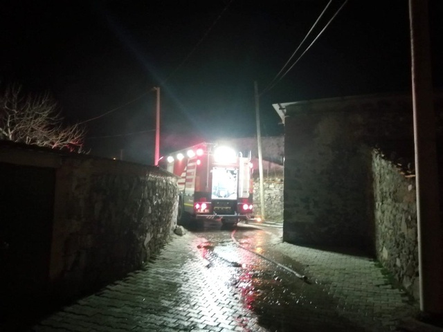 Alevlerin arasında kalan 11 yaşındaki küçük kız hayatını kaybetti