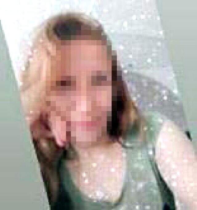 Eşini elinde bıçaklayan 4 çocuk babası, temizlik maddesi içerek hayatına sona verdi Eşini elinden bıçaklayan 4 çocuk babası, temizlik maddesi içerek hayatına son verdi