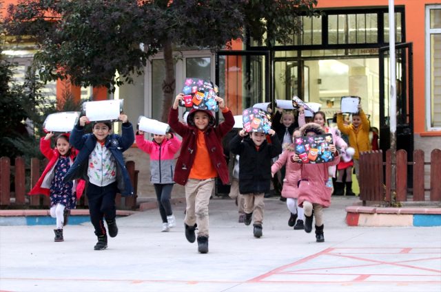 18 milyon öğrenci karnelerini aldı! Yarıyıl tatili başladı