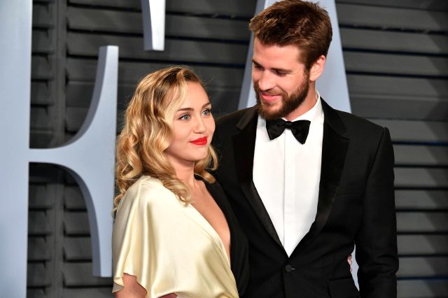 Miley Cyrus, eski eşine küvet pozuyla nispet yaptı