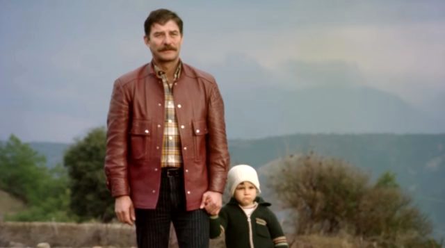 Usta oyuncu Ahmet Mekin kanser hastası eşinin başından ayrılmıyor