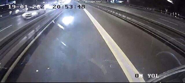 Şişli'de akıl almaz kaza! Metrobüs, motosiklete çarptı, dehşet anları kamerada Şişli'de akıl almaz kaza! Metrobüs, motosiklete çarptı, dehşet anları kamerada