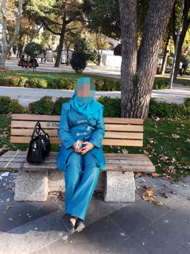Çantasını çaldıkları mağdurla fotoğraf çektirince yakalandılar Çantasını çaldıkları mağdurla fotoğraf çektirince yakalandılar