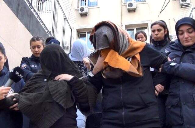 Çantasını çaldıkları mağdurla fotoğraf çektirince yakalandılar Çantasını çaldıkları mağdurla fotoğraf çektirince yakalandılar