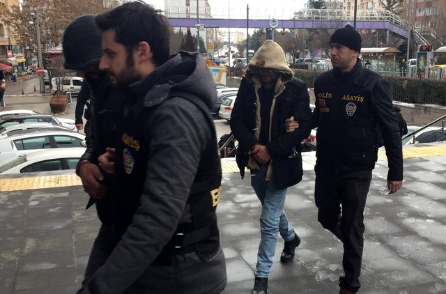 Fuhuş operasyonunda dikkat çeken görüntü! Koltuk değneğiyle götürüldü