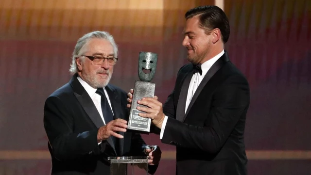SAG Ödülleri: Jennifer Aniston ve eski eşi Brad Pitt sahne arkasında ödüllerini kutladı