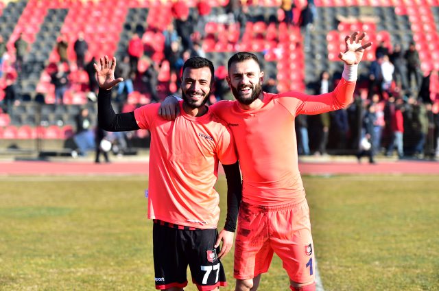 Uşakspor - Ergene Velimeşespor maçında penaltı 3 kez tekrarlandı, topu defans oyuncusu kurtardı