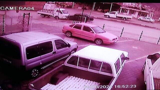 Aşkına karşılık bulamayan kadın kazaya neden oldu! Ölümden döndü