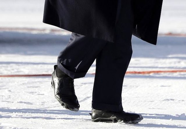 Davos'a giden Trump, kauçuk taban taktığı ayakkabıları ile dikkat çekti