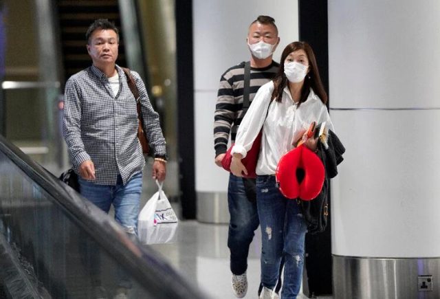 Çin'de coronavirüs salgını nedeniyle uçakta yapılan sağlık taraması dünyanın gündemine oturdu