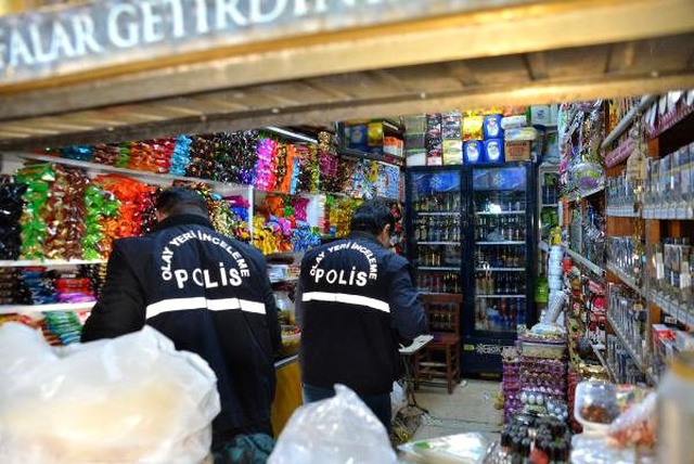 Kız kardeşine