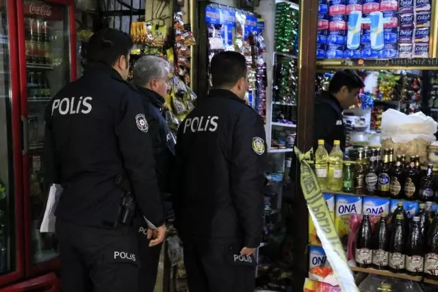 Silahla kız kardeşini korkutmak isteyen bir kişi kendini vurdu