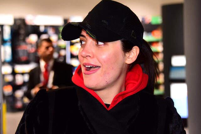 İrem Sak, birlikte olmak istediği profili anlattı: Nefes alsın yeter