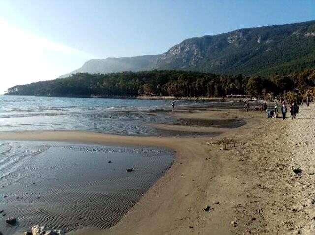 Muğla'da deniz çekildi! Depremle alakası var mı?