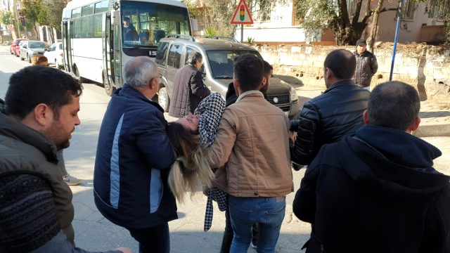 Odaya kitlenip diri diri yakılan kadının cenazesinde annesi baygınlık geçirdi