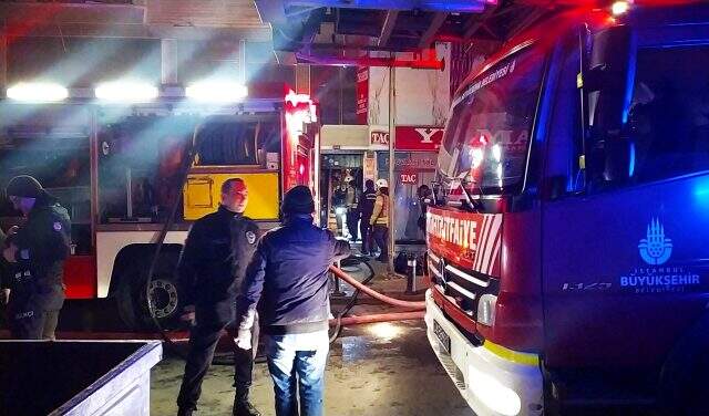 Son Dakika: Gaziosmanpaşa'da bir binanın bodrum katında yangın çıktı Son Dakika: Gaziosmanpaşa'da yangın paniği! Dumandan etkilenen 12 kişiden 3'ünün durumu ağır