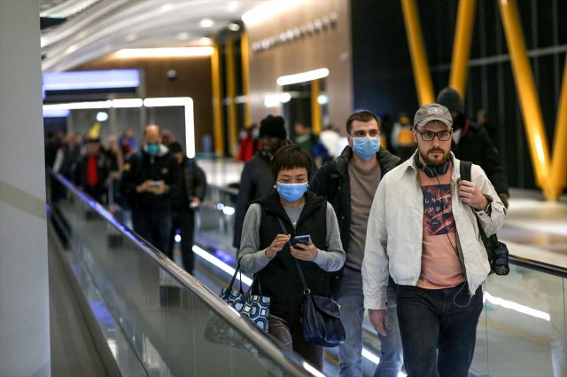 İstanbul Havalimanı'nda Çin'den gelen 3 uçaktaki yolcular termal kameralarla kontrol edildi