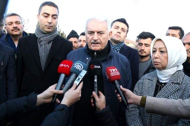 Binali Yıldırım: Ev yaparken sadece devletin kontrolüne bırakmamak lazım Binali Yıldırım: Ev yaparken sadece devletin kontrolüne bırakmamak lazım