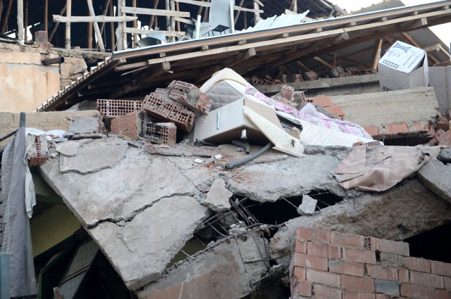 Depremin ardından Çevrimtaş Köyü, hayalet şehre döndü! Tek bir sağlam bina kalmadı