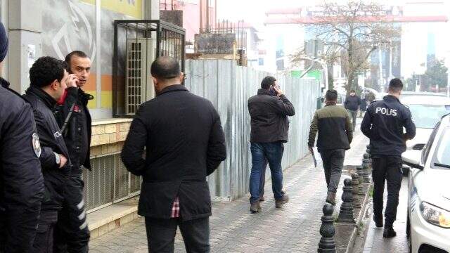Bankadan çıkan kişiyi takip edip 120 bin lirasını gasp ettiler Bankadan çıkan kişiyi takip edip 120 bin lirasını gasp ettiler