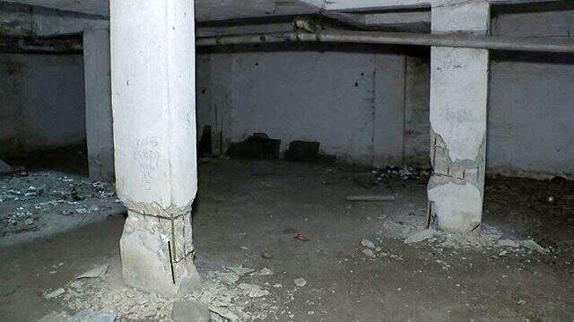 Mühüre rağmen hasarlı binalarına geri döndüler Mühüre rağmen hasarlı binalara geri döndüler! Ölüme meydan okuyarak yaşıyorlar