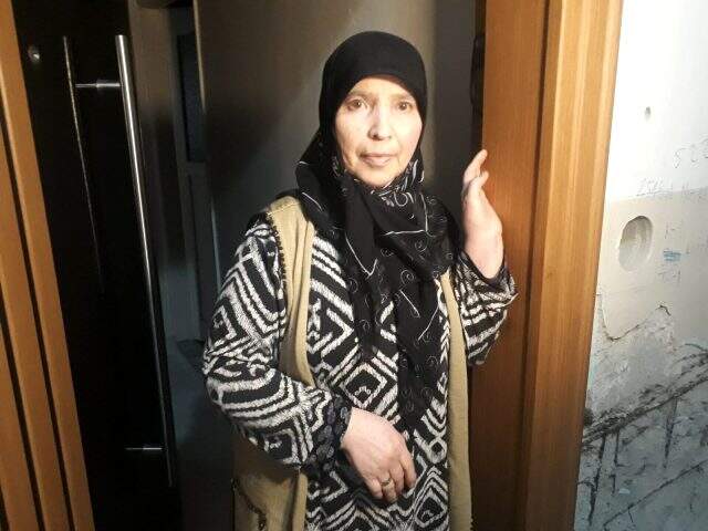 Mühüre rağmen hasarlı binalarına geri döndüler Mühüre rağmen hasarlı binalara geri döndüler! Ölüme meydan okuyarak yaşıyorlar