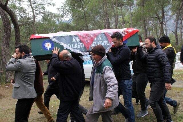 <a class='keyword-sd' href='/genc/' title='Genç'>Genç</a> Elif'in söz kesme hayalleri yarım kaldı, duvaklı tabutla defnedildi