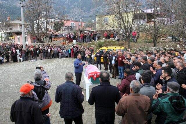 Genç Elif'in söz kesme hayalleri yarım kaldı, duvaklı tabutla defnedildi