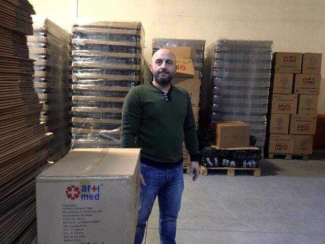 Çin'de maske sıkıntısı yaşanmaya başlayınca, yardıma Türk üreticiler yetişti Çin'de maske sıkıntısı yaşanmaya başlayınca, yardıma Türk üreticiler yetişti