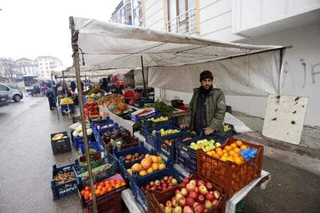 Elazığlı pazarcılardan depremzedelere destek! Fiyatları sabitlediler