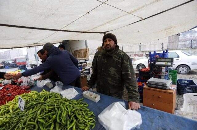 Elazığlı pazarcılardan depremzedelere destek! Fiyatları sabitlediler