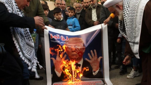 FT: Trump'ın Orta Doğu planı işgalcileri ödüllendirmeye benziyor