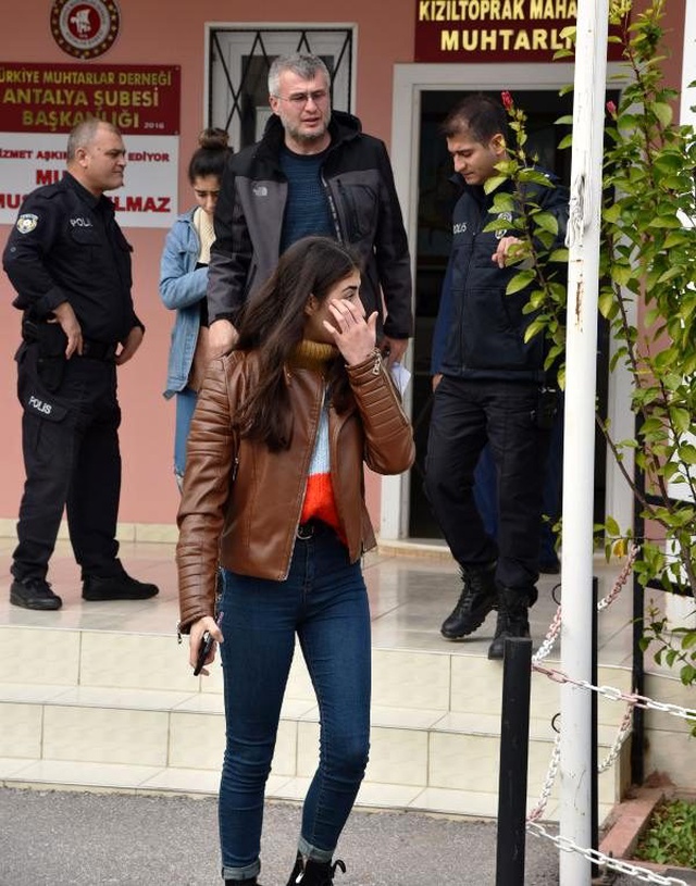 Kapkaçcı, arkasından yaklaştığı liseli kıza dehşeti yaşattı! Olay anı kamerada