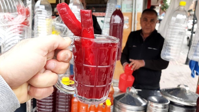 Seyyar satıcı Cumali'den ilginç çıkış: Koronavirüsün ilacı şalgam suyu