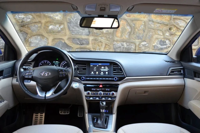 Sürüş İzlenimi: Hyundai Elantra 1.6 MPI Otm.