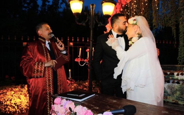 Zerrin Özer, nikahtan 36 saat sonra ayrılık kararı aldığı Murat Akıncı ile boşandı