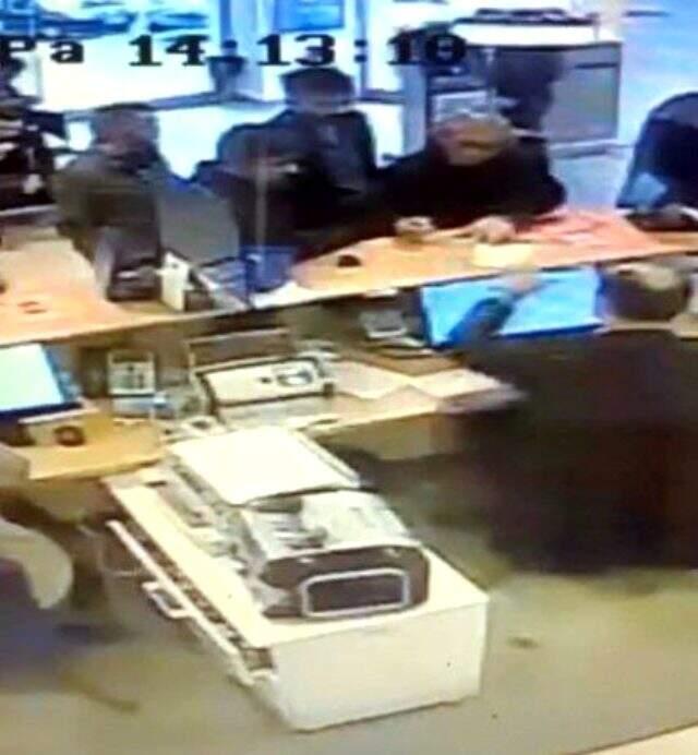 Bitki çayı içirerek 100 bin liralık aracını çaldılar