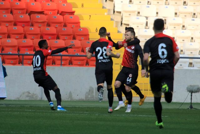 Son Dakika: Lider Sivasspor, Gaziantep'te dağıldı: 5-1