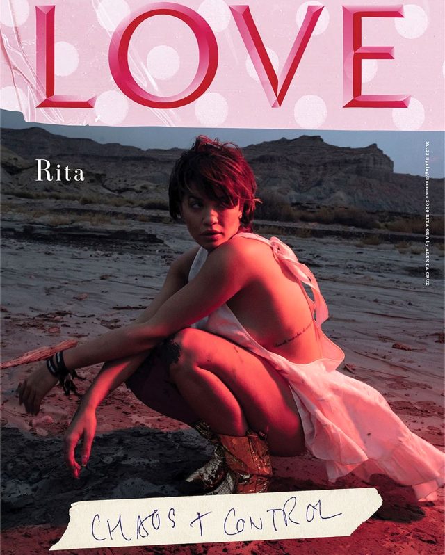 Ünlü İngiliz şarkıcı Rita Ora'dan magazin dergisi için cesur poz!