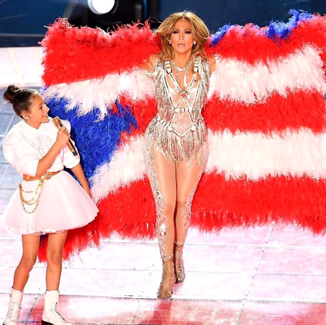 Sharika ve Jennifer Lopez, dans gösterileriyle Super Bowl'da göz kamaştırdı