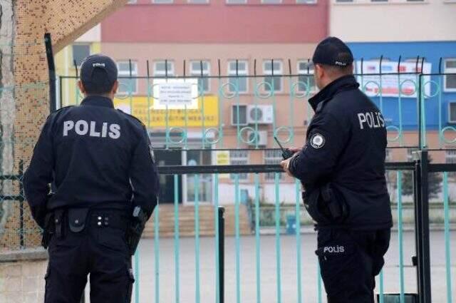 Soyadı ile dalga geçen arkadaşını bıçakladı