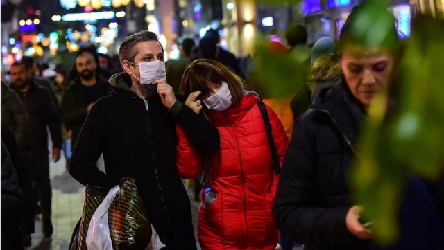 Maske takmak, koronavirüse karşı etkili mi? Uzmanlar merak edilen soruyu yanıtladı
