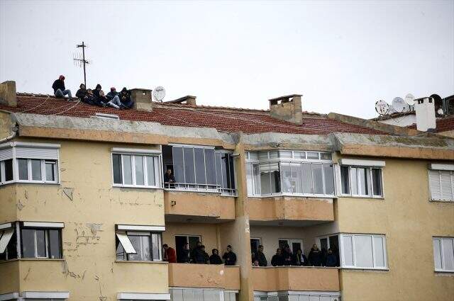 3750 kapasiteli Kırklareli Atatürk Stadı'nda 10 bin kişi Fenerbahçe maçını takip etti 3750 kişi kapasiteli Kırklareli Atatürk Stadı'nda 10 bin kişi Fenerbahçe maçını takip etti