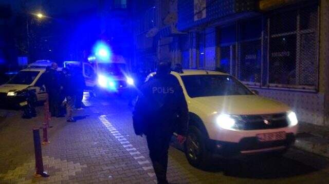 Tartıştığı annesini boğazından bıçaklayan genç kız, balkondan atlayıp intihar etti