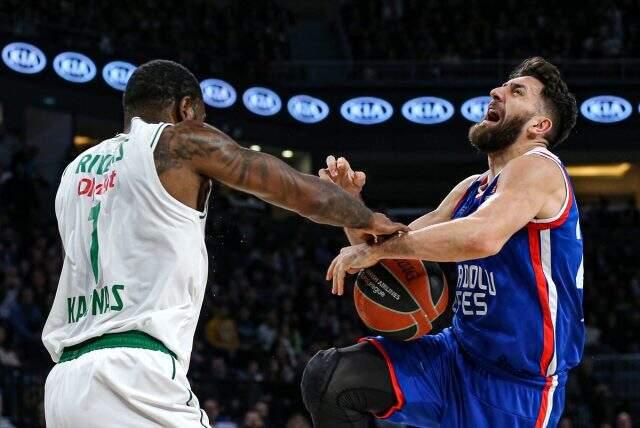 Anadolu Efes, Zalgiris'i 96-91 mağlup etti! İşte maçın özeti