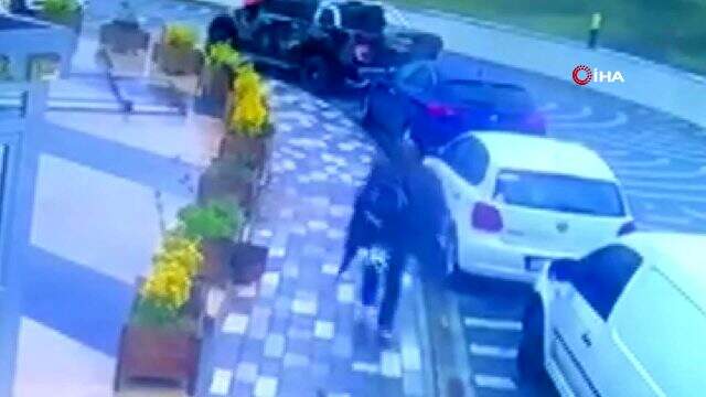 Başakşehir'de hareketli anlar! Hırsızı durdurmak isterken başından silahla vuruldu Başakşehir'de hareketli anlar! Hırsızı durdurmak isterken başından silahla vuruldu