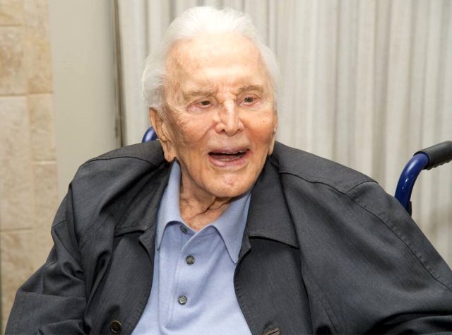 Hollywood efsanesi Kirk Douglas 103 yaşında hayatını kaybetti